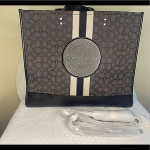 Coach Dempsey 40” Black